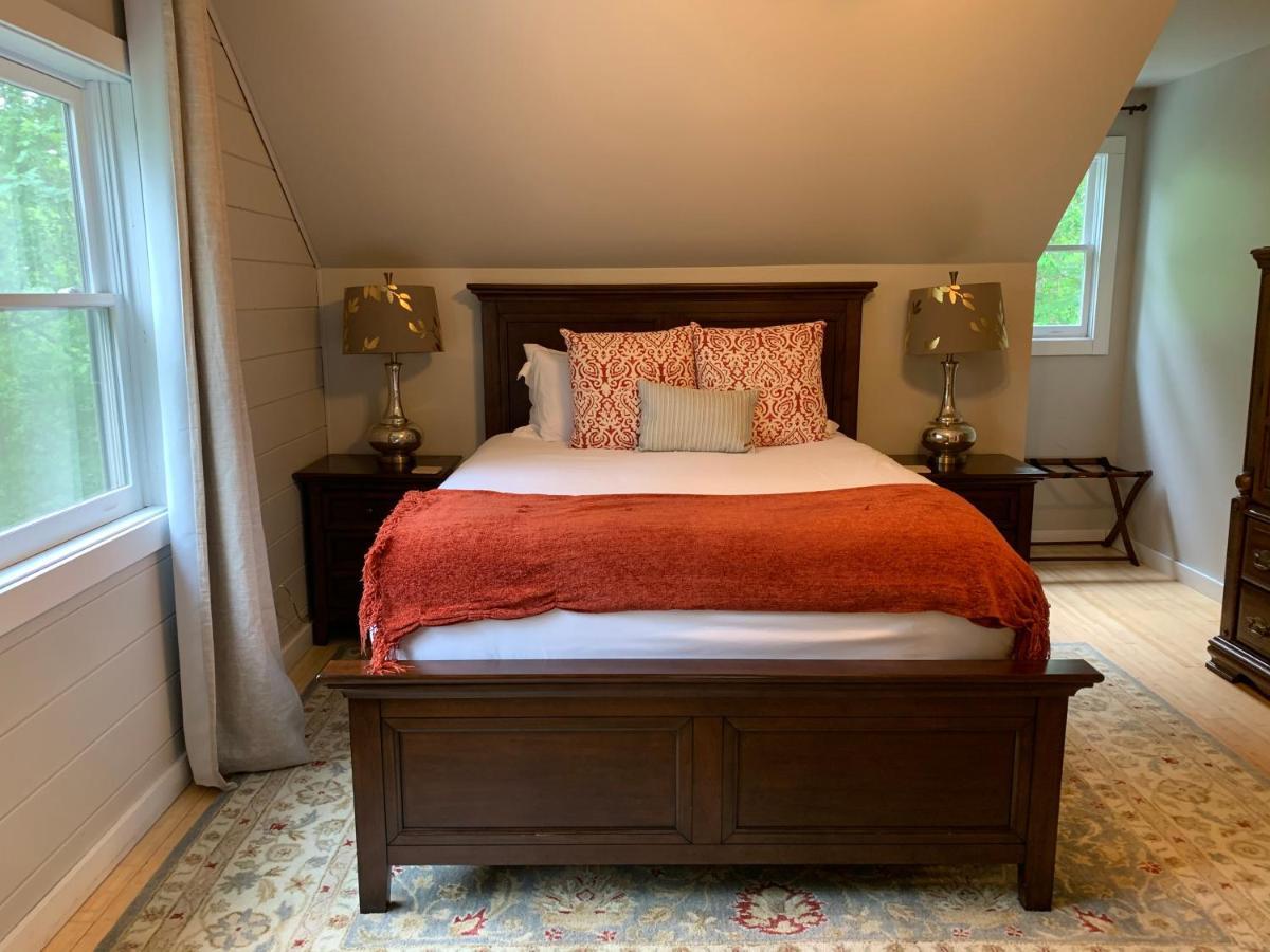 Barefoot Hills Hotel