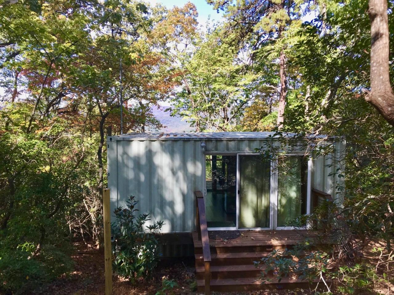 Barefoot Hills Hotel
