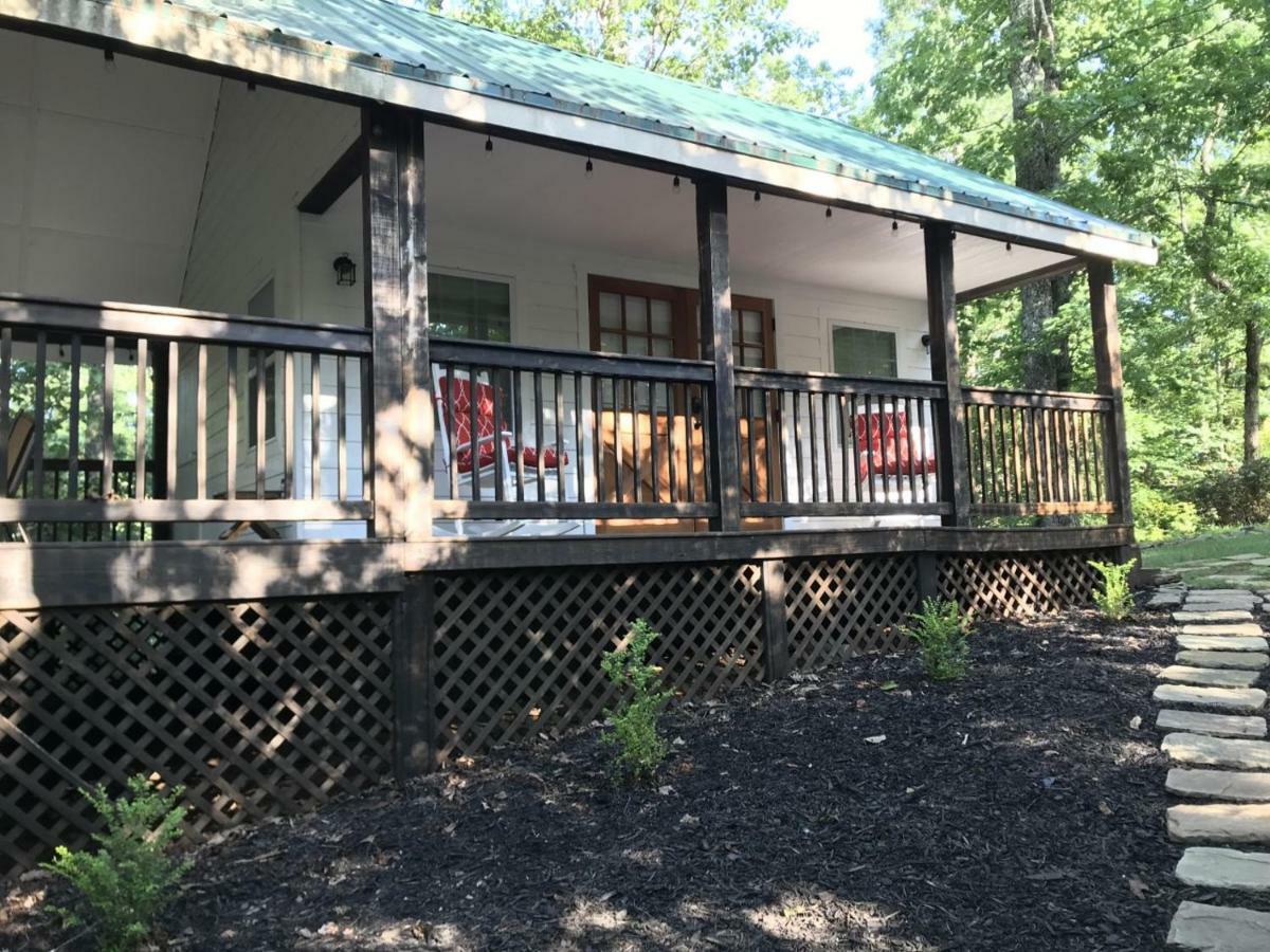 Barefoot Hills Hotel