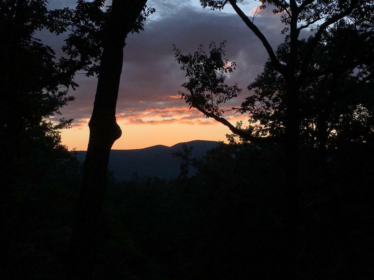 Barefoot Hills Hotel Dahlonega