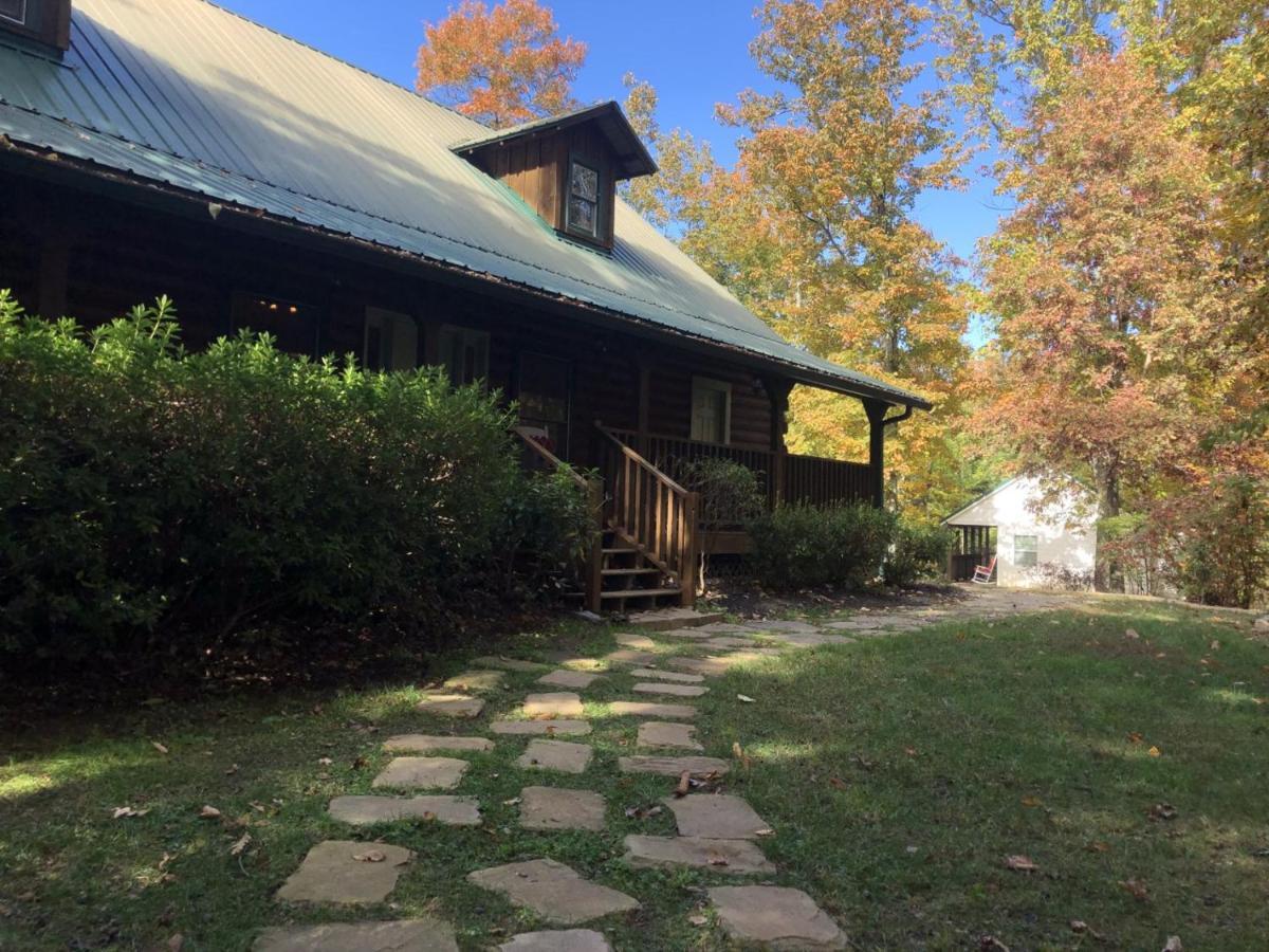 Barefoot Hills Hotel