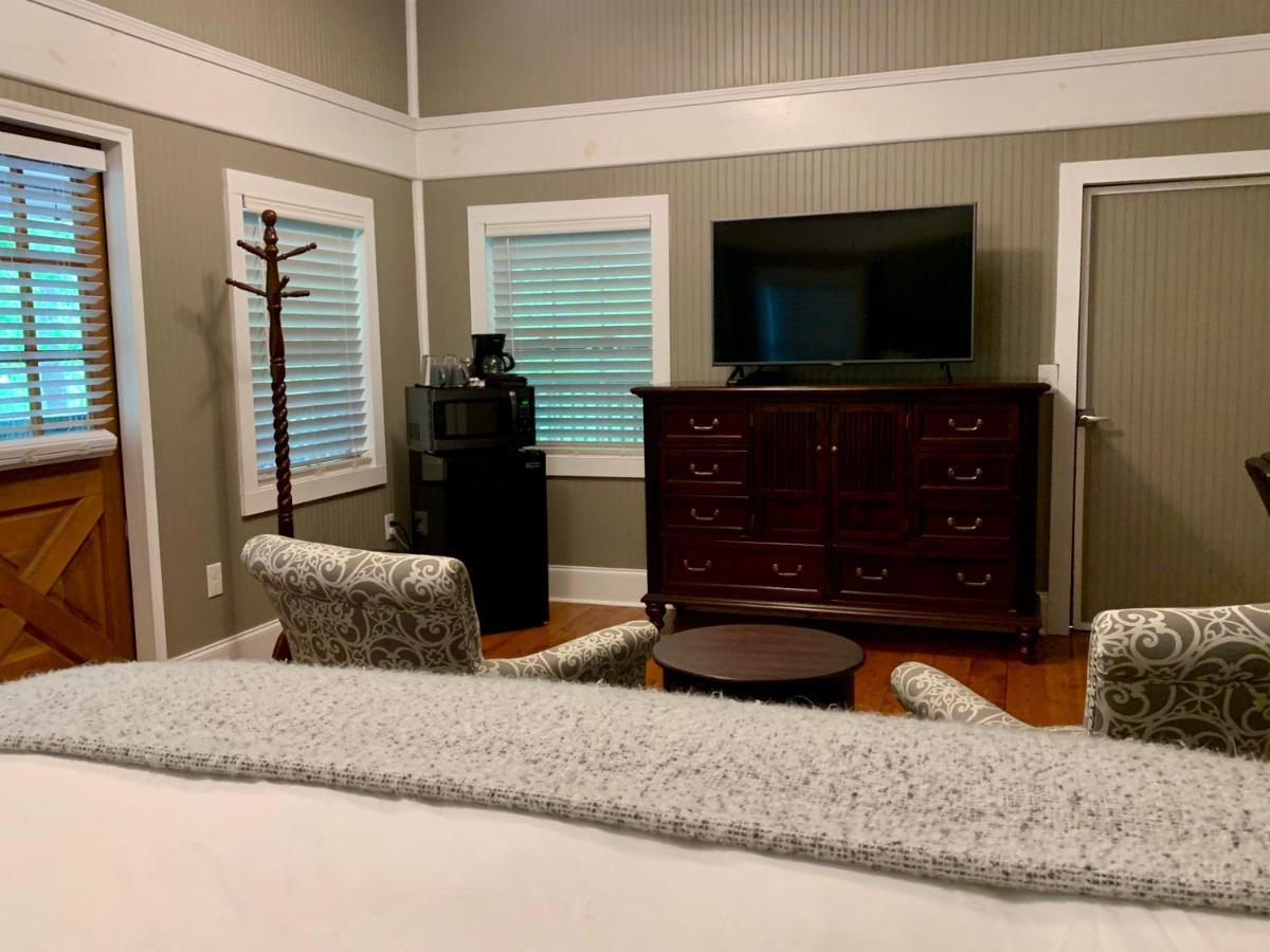 Hotel Barefoot Hills 3*
